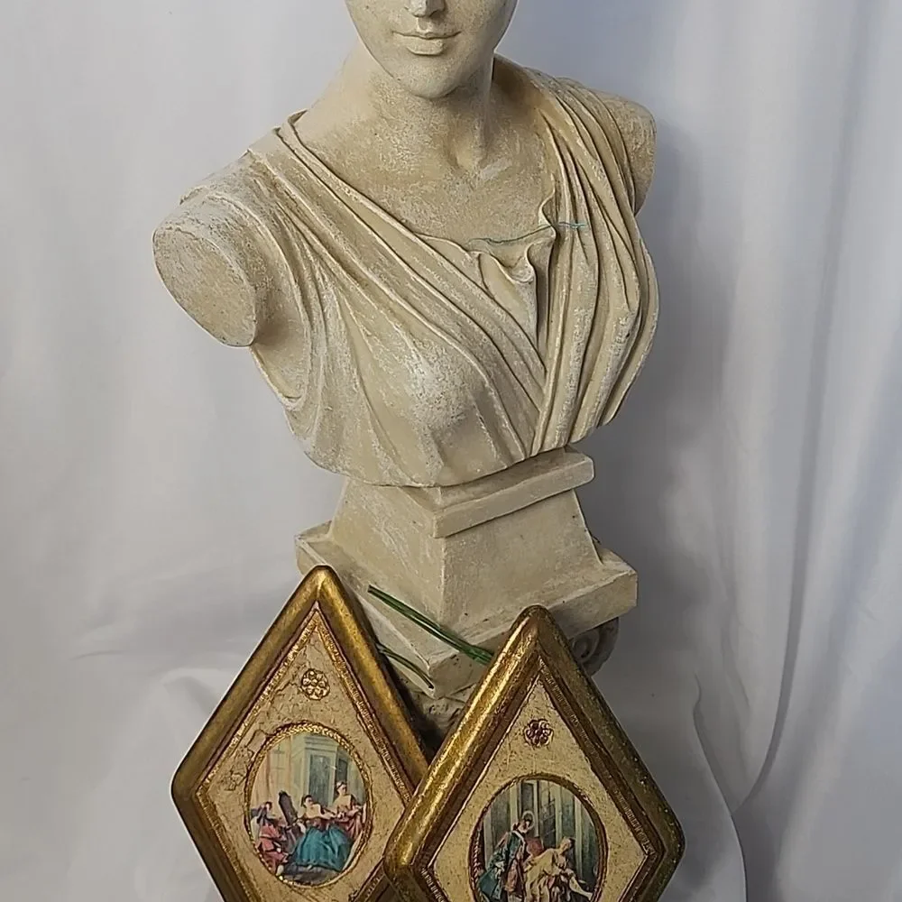 vintage Italy measures approximately
